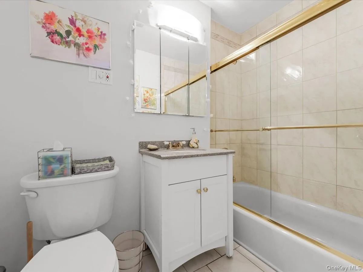 25 Canterbury Road, North Hempstead, NY, 2 Bedrooms Bedrooms, 6 Rooms Rooms,2 BathroomsBathrooms,Residential,For Rent,Canterbury,0,1008477 25 Canterbury Road, North Hempstead, NY, 2 Bedrooms Bedrooms, 6 Rooms Rooms,2 BathroomsBathrooms,Residential,For Rent,Canterbury,0,1008477