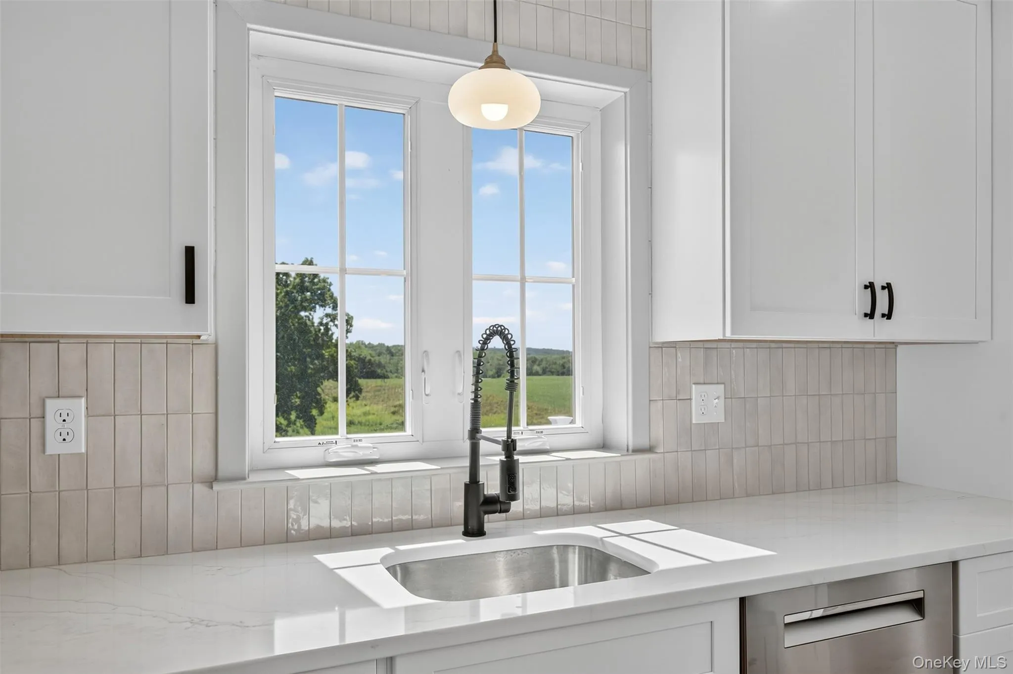 Representative model of recent build shown. Features, finishes, elevations and available options may be customized through the builder. Representative model of recent build shown. Features, finishes, elevations and available options may be customized through the builder.