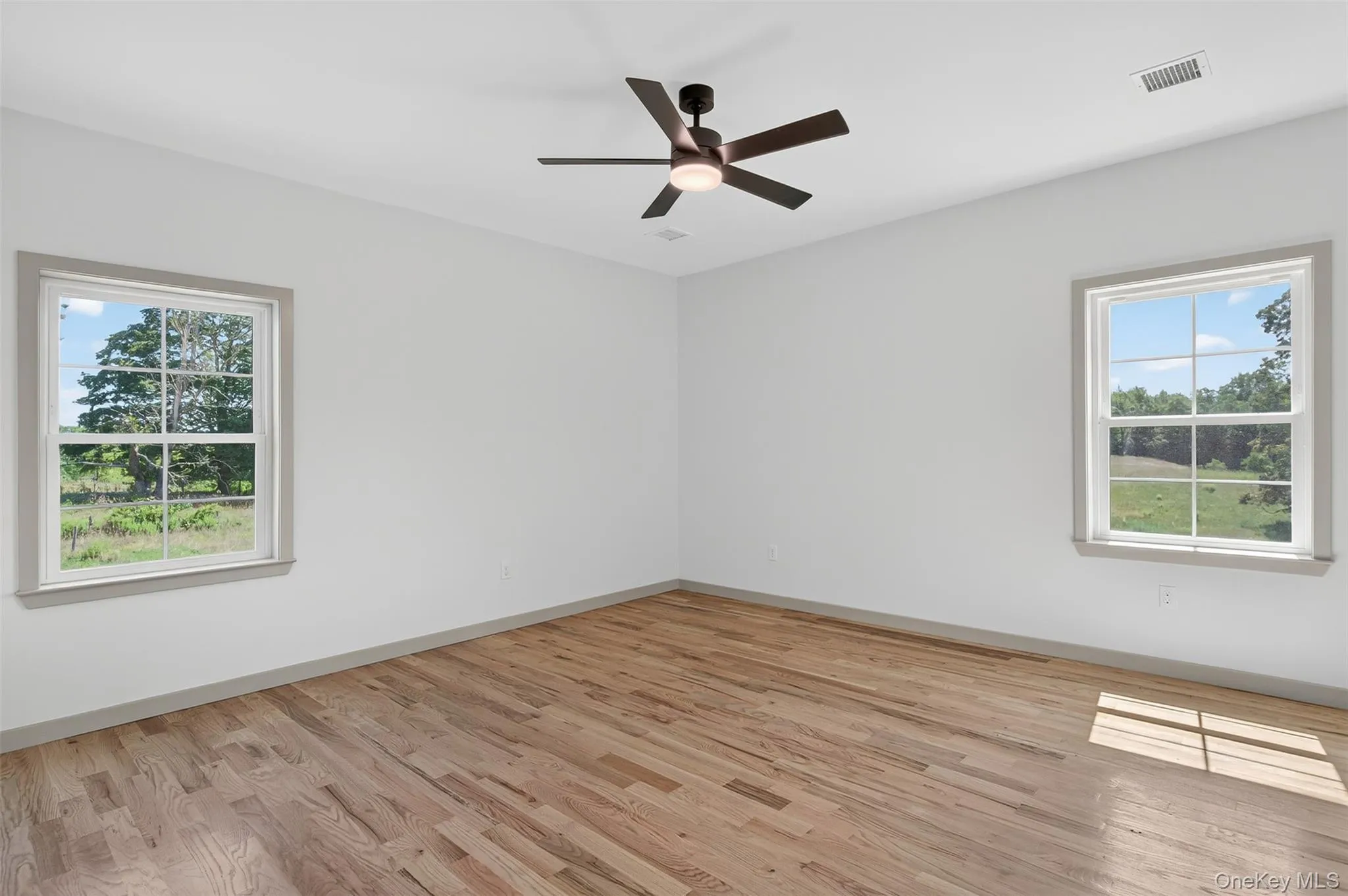 Representative model of recent build shown. Features, finishes, elevations and available options may be customized through the builder. Representative model of recent build shown. Features, finishes, elevations and available options may be customized through the builder.