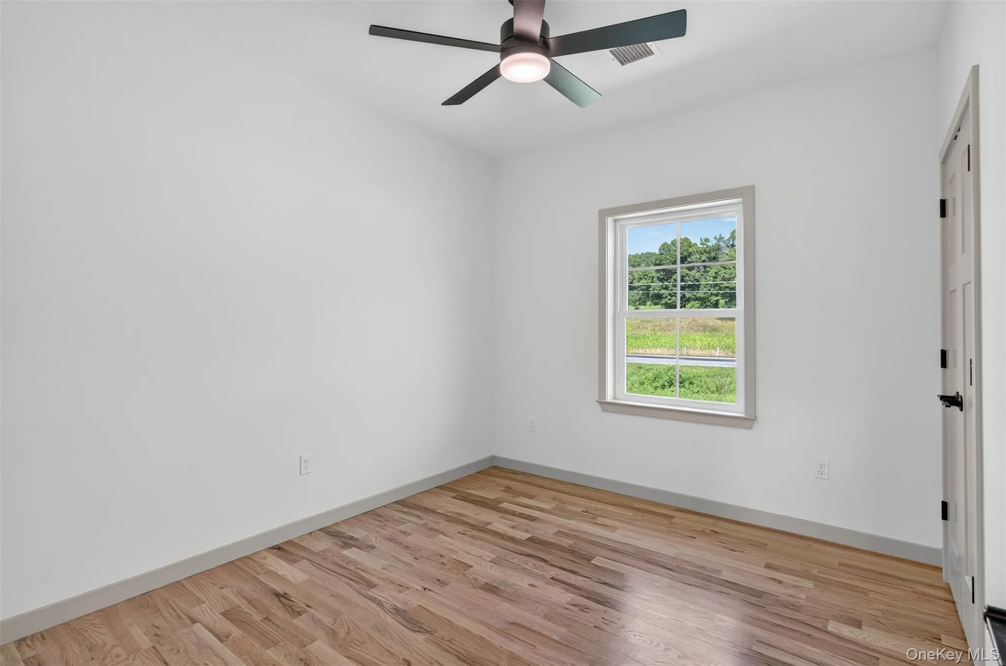 Representative model of recent build shown. Features, finishes, elevations and available options may be customized through the builder. Representative model of recent build shown. Features, finishes, elevations and available options may be customized through the builder.