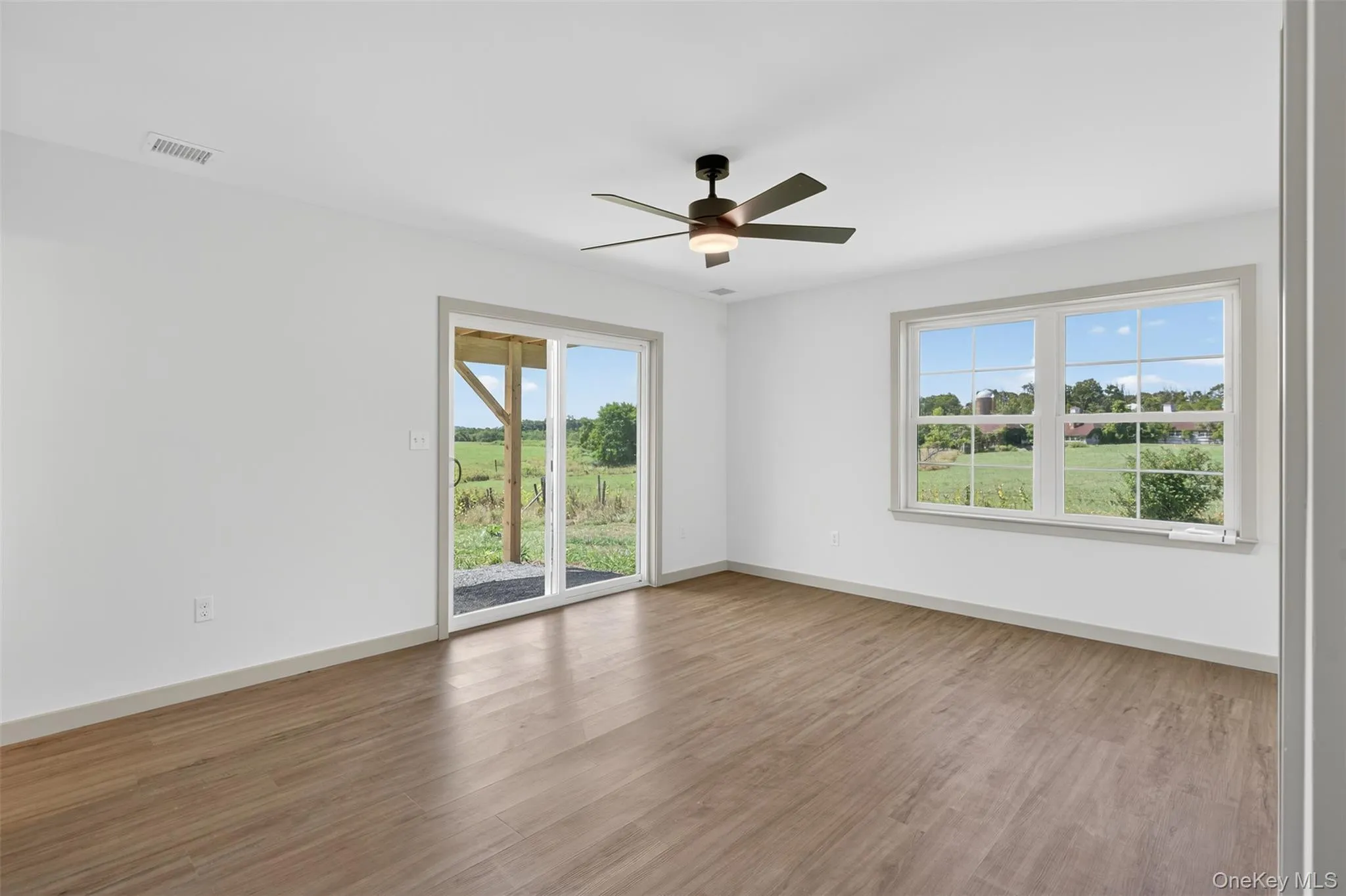 Representative model of recent build shown. Features, finishes, elevations and available options may be customized through the builder. Representative model of recent build shown. Features, finishes, elevations and available options may be customized through the builder.