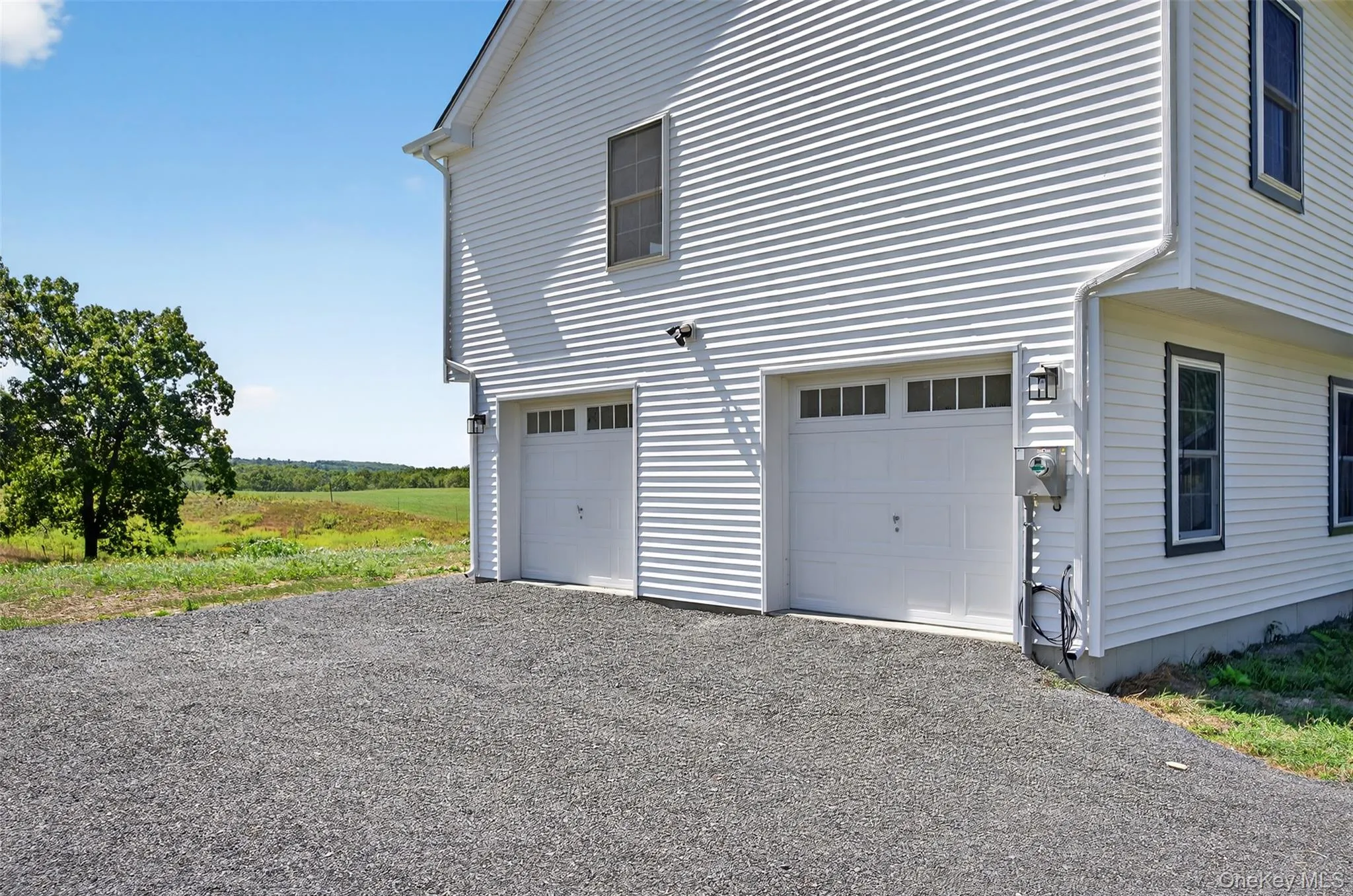 Representative model of recent build shown. Features, finishes, elevations and available options may be customized through the builder. Representative model of recent build shown. Features, finishes, elevations and available options may be customized through the builder.