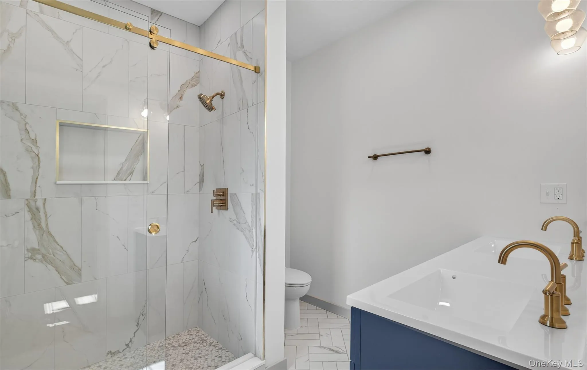 Representative model of recent build shown. Features, finishes, elevations and available options may be customized through the builder. Representative model of recent build shown. Features, finishes, elevations and available options may be customized through the builder.