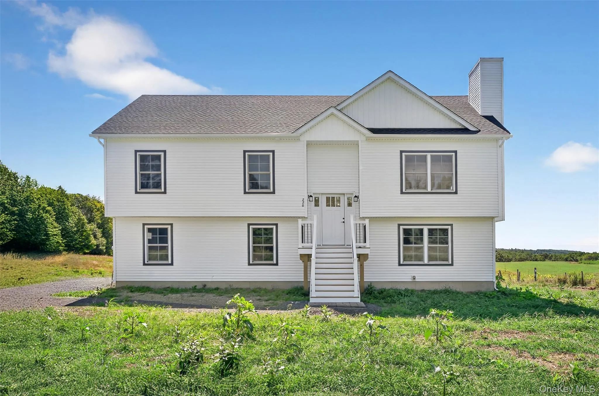 Representative model of recent build shown. Features, finishes, elevations and available options may be customized through the builder. Representative model of recent build shown. Features, finishes, elevations and available options may be customized through the builder.