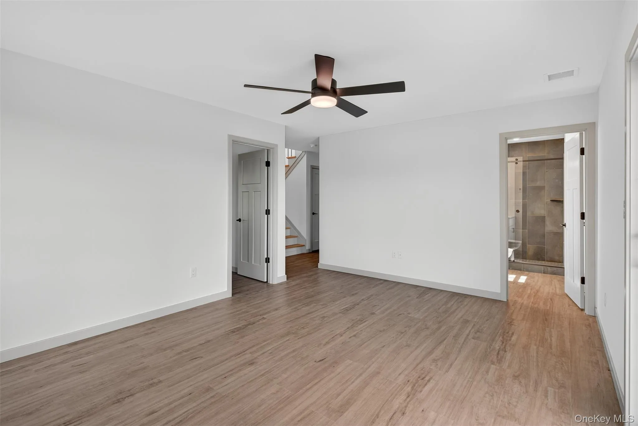 Representative model of recent build shown. Features, finishes, elevations and available options may be customized through the builder. Representative model of recent build shown. Features, finishes, elevations and available options may be customized through the builder.