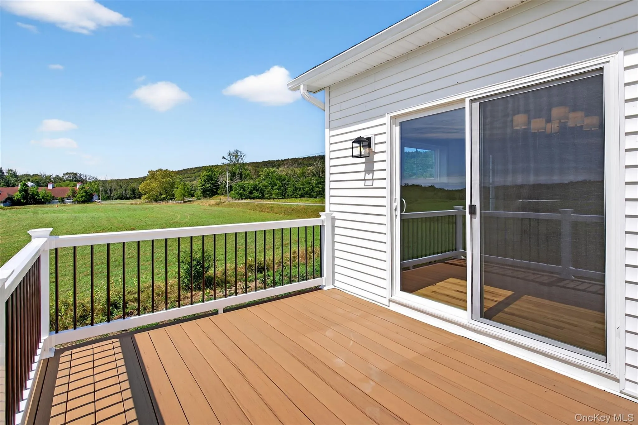 Representative model of recent build shown. Features, finishes, elevations and available options may be customized through the builder. Representative model of recent build shown. Features, finishes, elevations and available options may be customized through the builder.