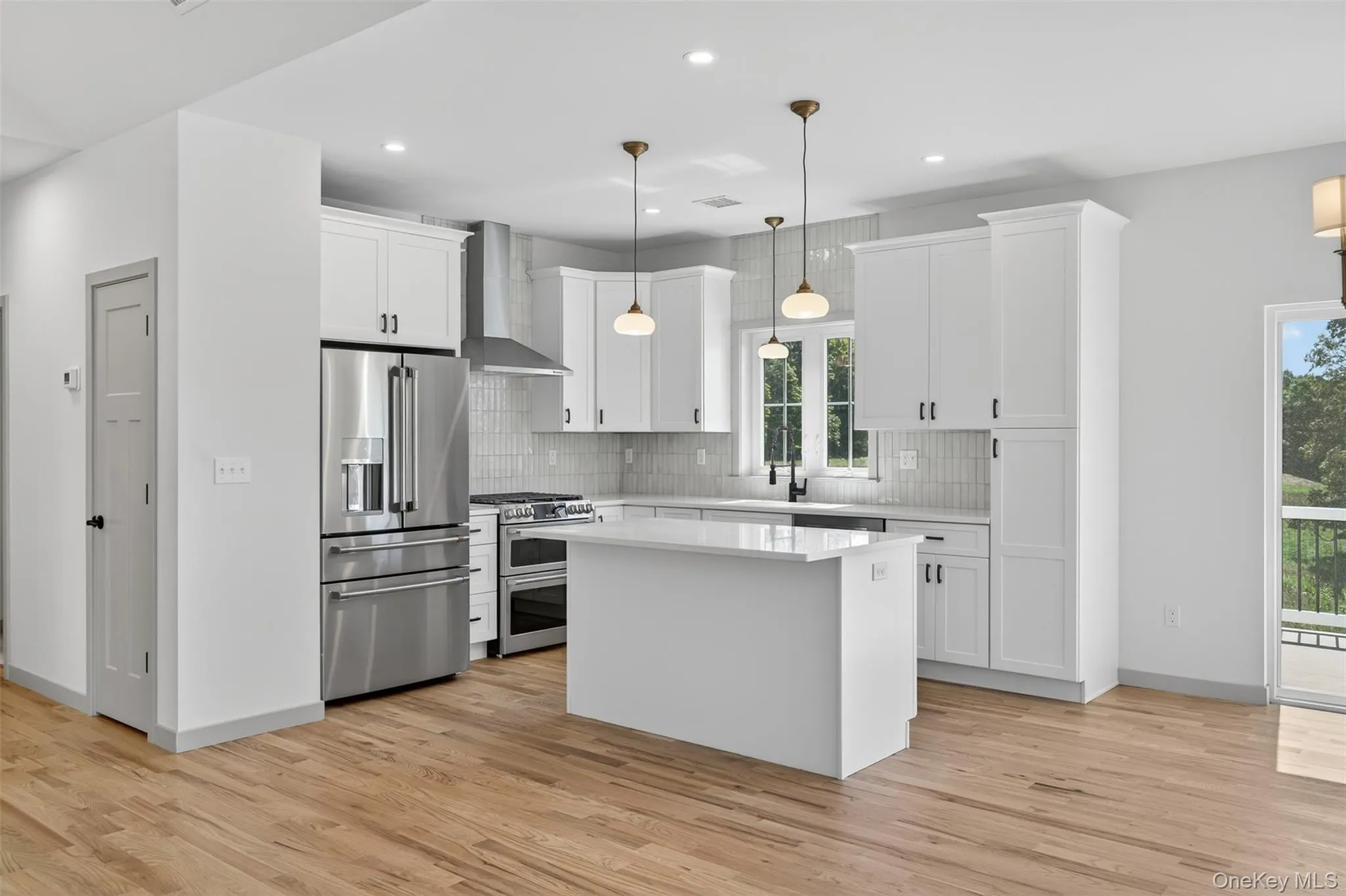 Representative model of recent build shown. Features, finishes, elevations and available options may be customized through the builder. Representative model of recent build shown. Features, finishes, elevations and available options may be customized through the builder.