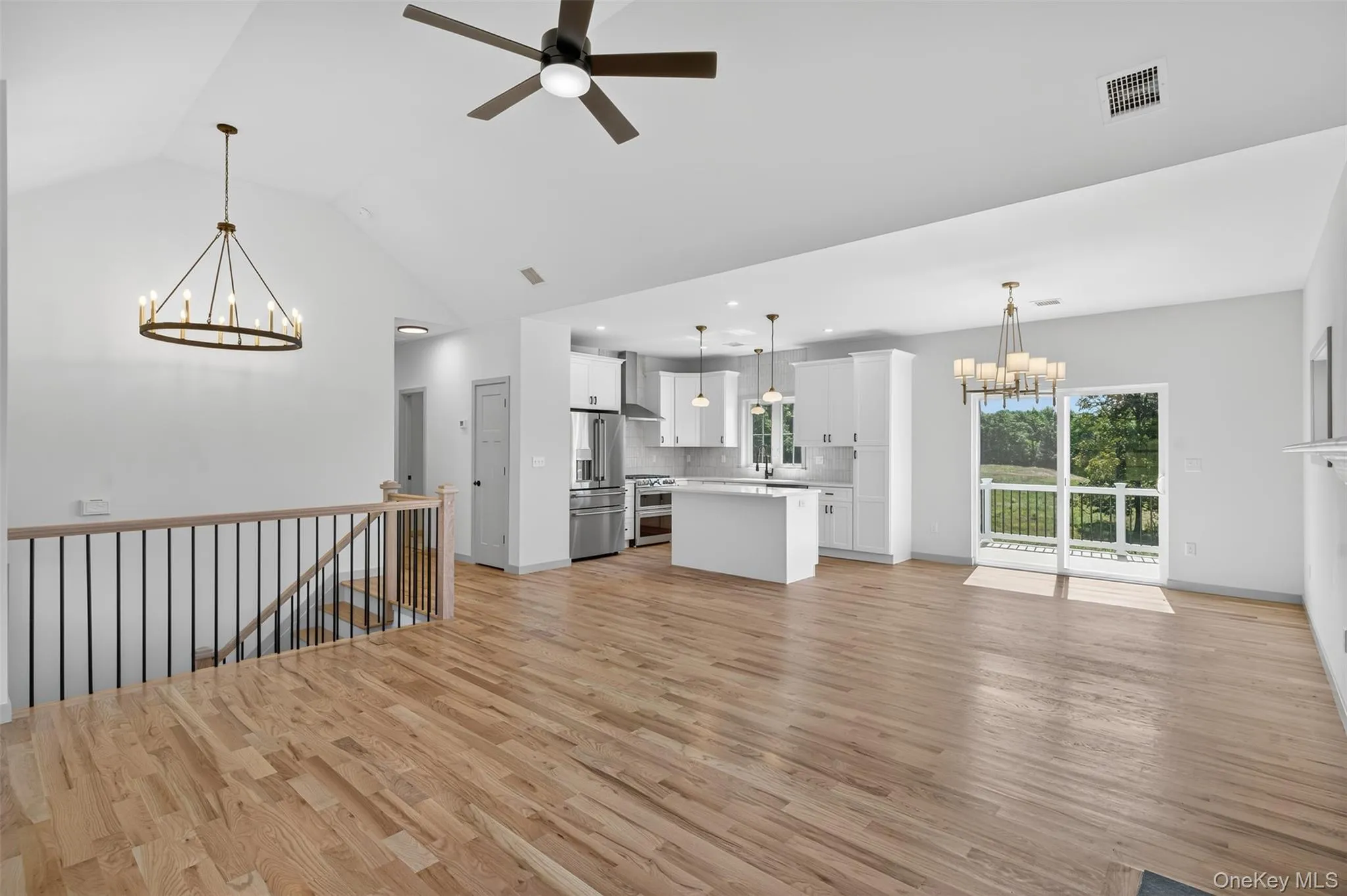 Representative model of recent build shown. Features, finishes, elevations and available options may be customized through the builder. Representative model of recent build shown. Features, finishes, elevations and available options may be customized through the builder.