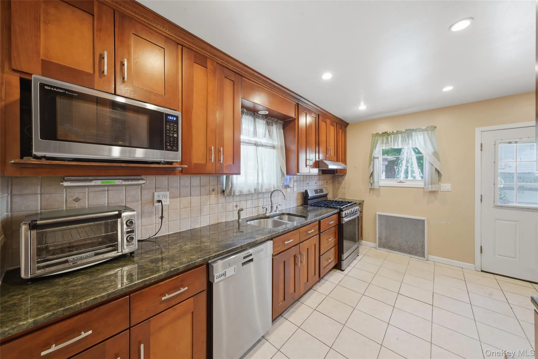 240-11 88th Avenue, New York, NY, 4 Bedrooms Bedrooms, 8 Rooms Rooms,2 BathroomsBathrooms,Residential,For Rent,88th,0,1008486 240-11 88th Avenue, New York, NY, 4 Bedrooms Bedrooms, 8 Rooms Rooms,2 BathroomsBathrooms,Residential,For Rent,88th,0,1008486