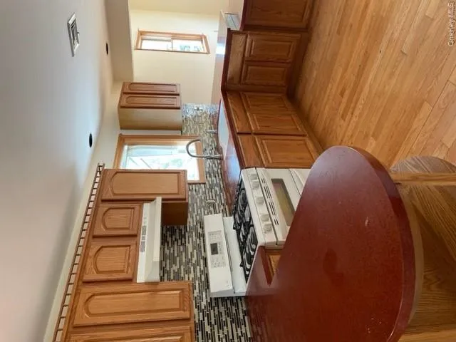 22 New Point, Babylon, NY, 2 Bedrooms Bedrooms, 6 Rooms Rooms,1 BathroomBathrooms,Residential Lease,For Rent,New Point,0,1008498 22 New Point, Babylon, NY, 2 Bedrooms Bedrooms, 6 Rooms Rooms,1 BathroomBathrooms,Residential Lease,For Rent,New Point,0,1008498