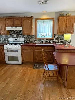 22 New Point, Babylon, NY, 2 Bedrooms Bedrooms, 6 Rooms Rooms,1 BathroomBathrooms,Residential Lease,For Rent,New Point,0,1008498 22 New Point, Babylon, NY, 2 Bedrooms Bedrooms, 6 Rooms Rooms,1 BathroomBathrooms,Residential Lease,For Rent,New Point,0,1008498