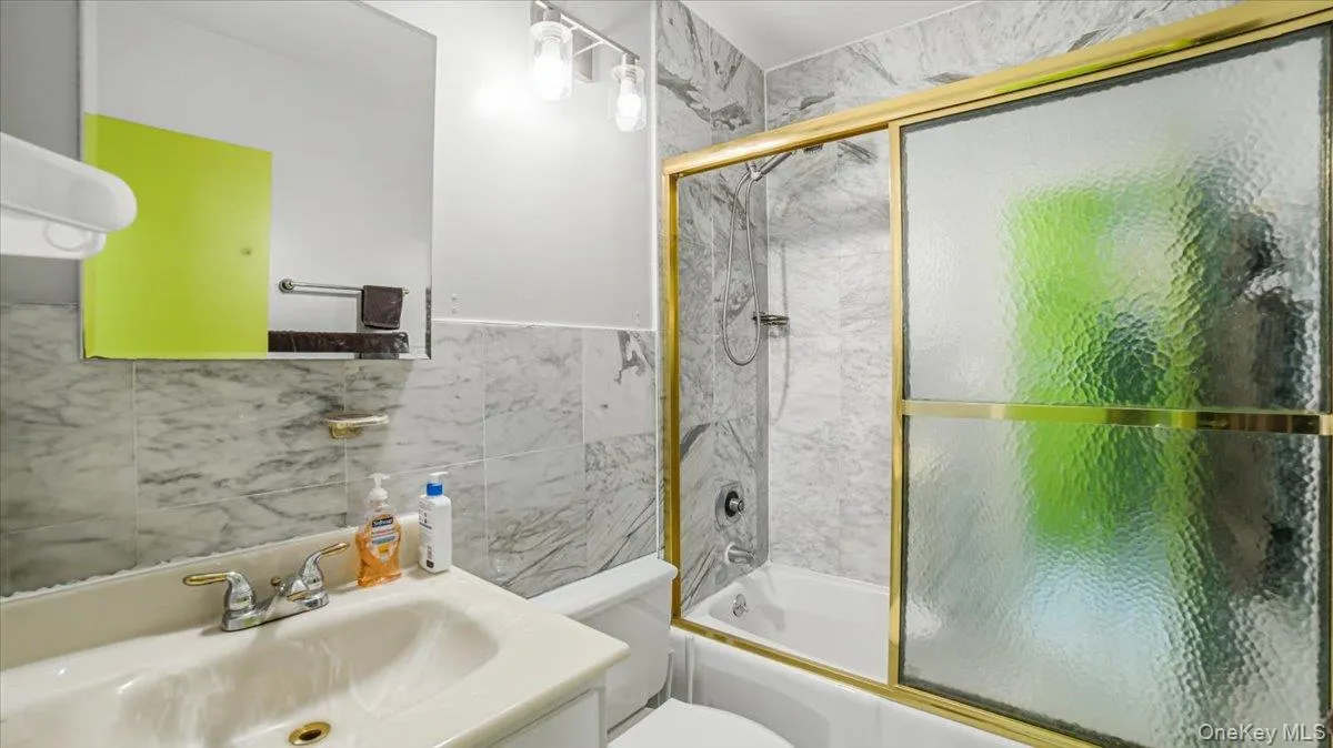 421 Broadway, Yonkers, NY, 3 Bedrooms Bedrooms, 5 Rooms Rooms,2 BathroomsBathrooms,Residential,For Rent,Broadway,0,1008503 421 Broadway, Yonkers, NY, 3 Bedrooms Bedrooms, 5 Rooms Rooms,2 BathroomsBathrooms,Residential,For Rent,Broadway,0,1008503