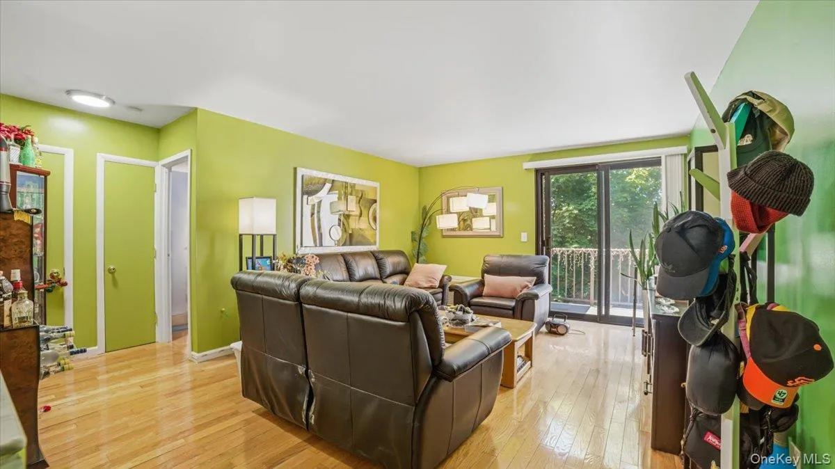 421 Broadway, Yonkers, NY, 3 Bedrooms Bedrooms, 5 Rooms Rooms,2 BathroomsBathrooms,Residential,For Rent,Broadway,0,1008503 421 Broadway, Yonkers, NY, 3 Bedrooms Bedrooms, 5 Rooms Rooms,2 BathroomsBathrooms,Residential,For Rent,Broadway,0,1008503