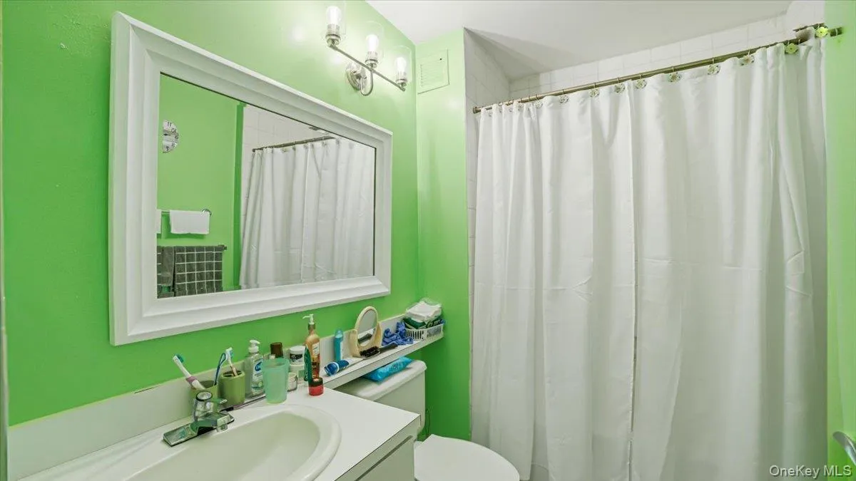 421 Broadway, Yonkers, NY, 3 Bedrooms Bedrooms, 5 Rooms Rooms,2 BathroomsBathrooms,Residential,For Rent,Broadway,0,1008503 421 Broadway, Yonkers, NY, 3 Bedrooms Bedrooms, 5 Rooms Rooms,2 BathroomsBathrooms,Residential,For Rent,Broadway,0,1008503