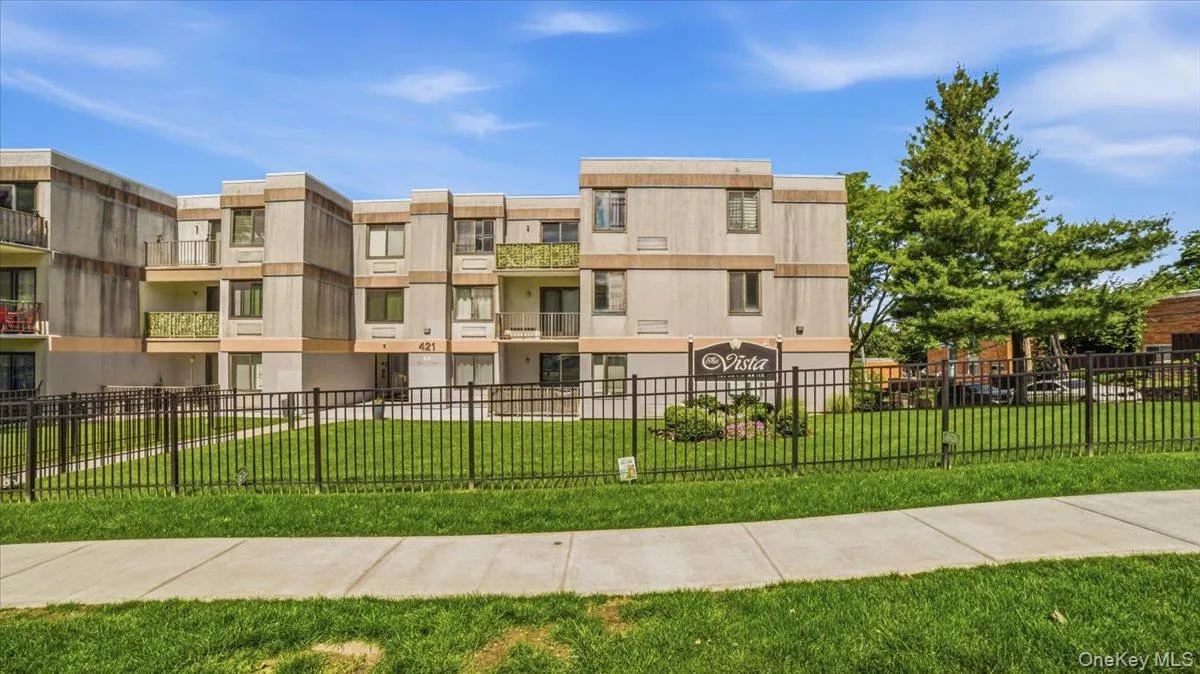 421 Broadway, Yonkers, NY, 3 Bedrooms Bedrooms, 5 Rooms Rooms,2 BathroomsBathrooms,Residential,For Rent,Broadway,0,1008503 421 Broadway, Yonkers, NY, 3 Bedrooms Bedrooms, 5 Rooms Rooms,2 BathroomsBathrooms,Residential,For Rent,Broadway,0,1008503