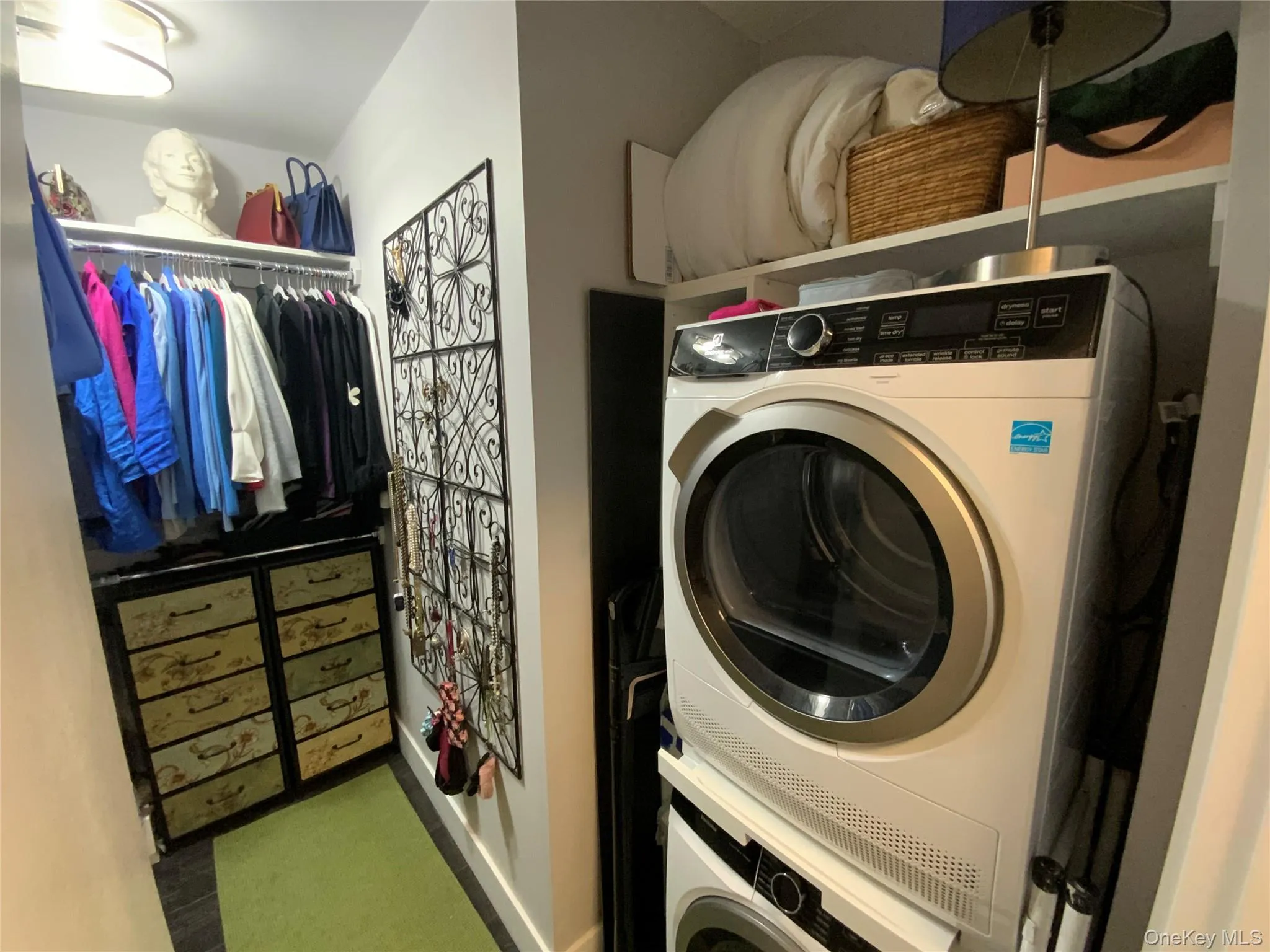27010 Grand Central Parkway, New York, NY, 3 Rooms Rooms,1 BathroomBathrooms,Residential,For Rent,Grand Central,0,1008514 27010 Grand Central Parkway, New York, NY, 3 Rooms Rooms,1 BathroomBathrooms,Residential,For Rent,Grand Central,0,1008514