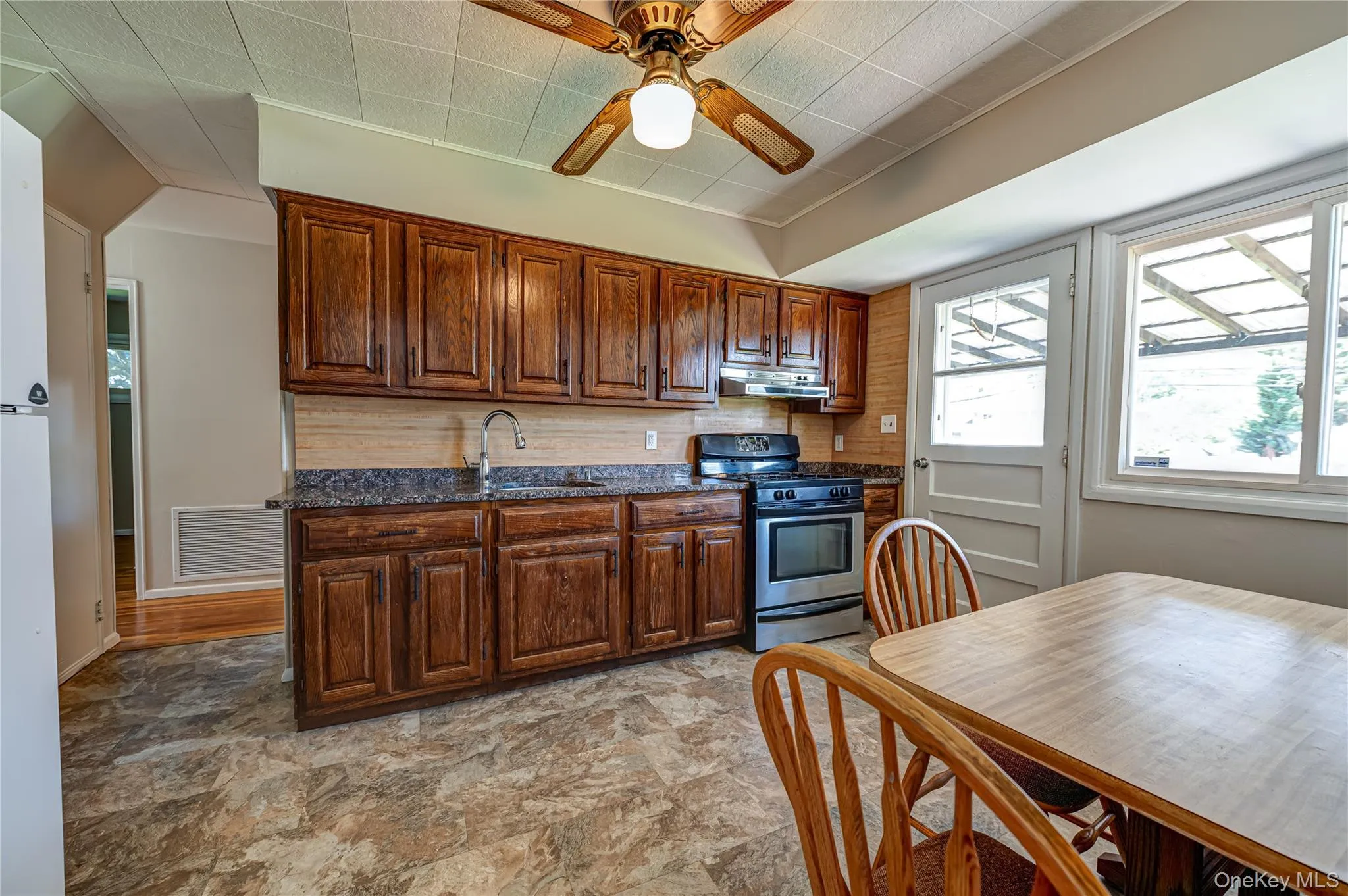 31 Pickwick Drive, Smithtown, NY, 3 Bedrooms Bedrooms, 6 Rooms Rooms,2 BathroomsBathrooms,Residential,For Rent,Pickwick,0,1008534 31 Pickwick Drive, Smithtown, NY, 3 Bedrooms Bedrooms, 6 Rooms Rooms,2 BathroomsBathrooms,Residential,For Rent,Pickwick,0,1008534