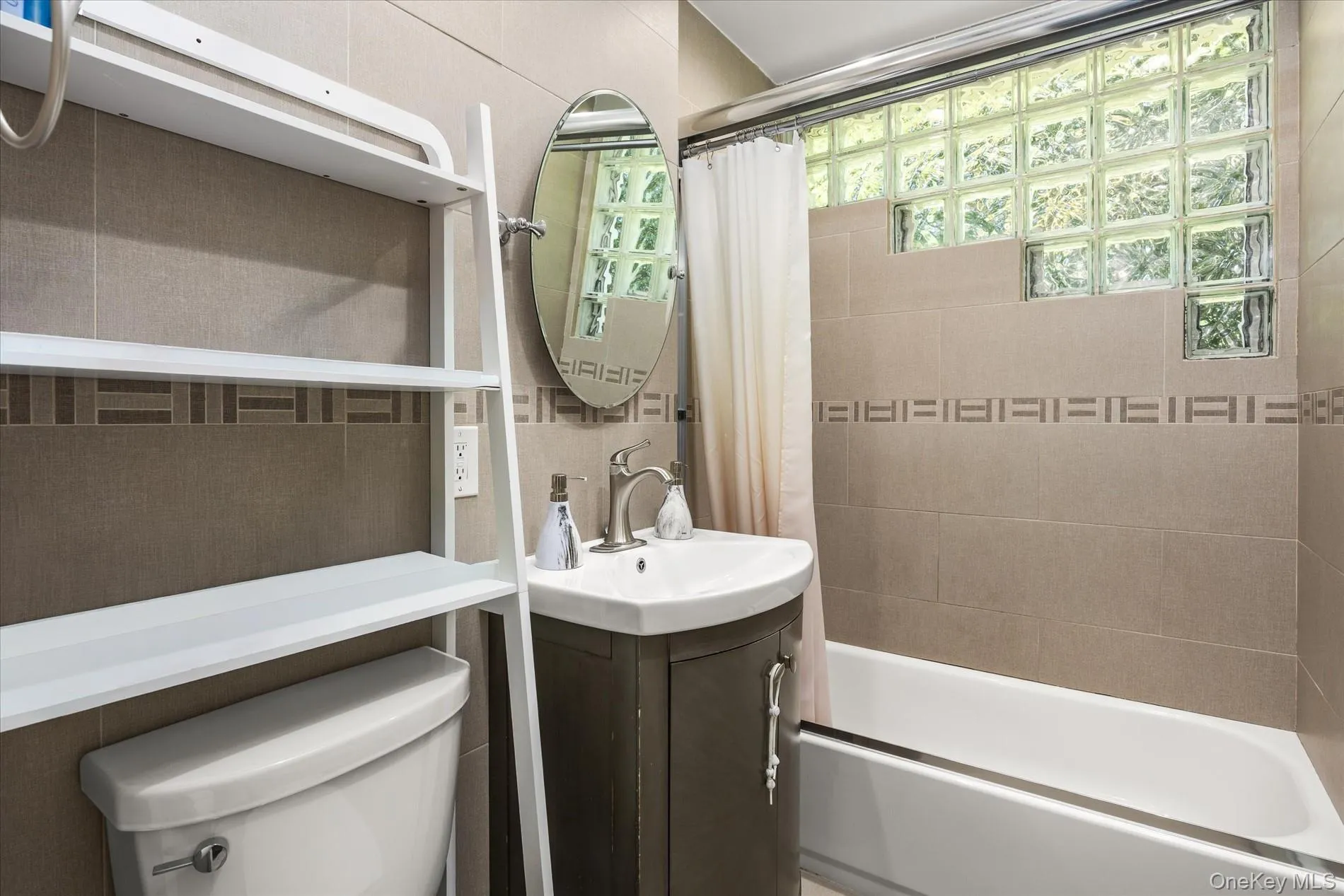 55 Warwick Road, North Hempstead, NY, 4 Bedrooms Bedrooms, 8 Rooms Rooms,2 BathroomsBathrooms,Residential Lease,For Rent,Warwick,0,1008541 55 Warwick Road, North Hempstead, NY, 4 Bedrooms Bedrooms, 8 Rooms Rooms,2 BathroomsBathrooms,Residential Lease,For Rent,Warwick,0,1008541