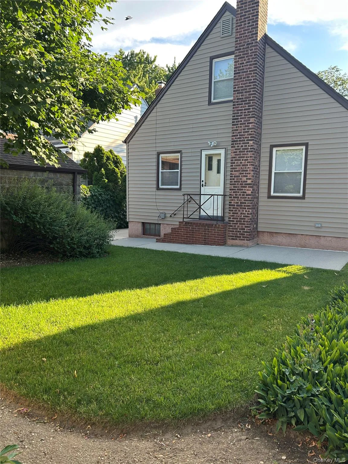 8721 250th Street, New York, NY, 3 Bedrooms Bedrooms, 7 Rooms Rooms,1 BathroomBathrooms,Residential,For Rent,250th,0,1008542 8721 250th Street, New York, NY, 3 Bedrooms Bedrooms, 7 Rooms Rooms,1 BathroomBathrooms,Residential,For Rent,250th,0,1008542