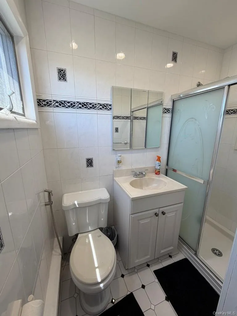 En suite full bathroom En suite full bathroom