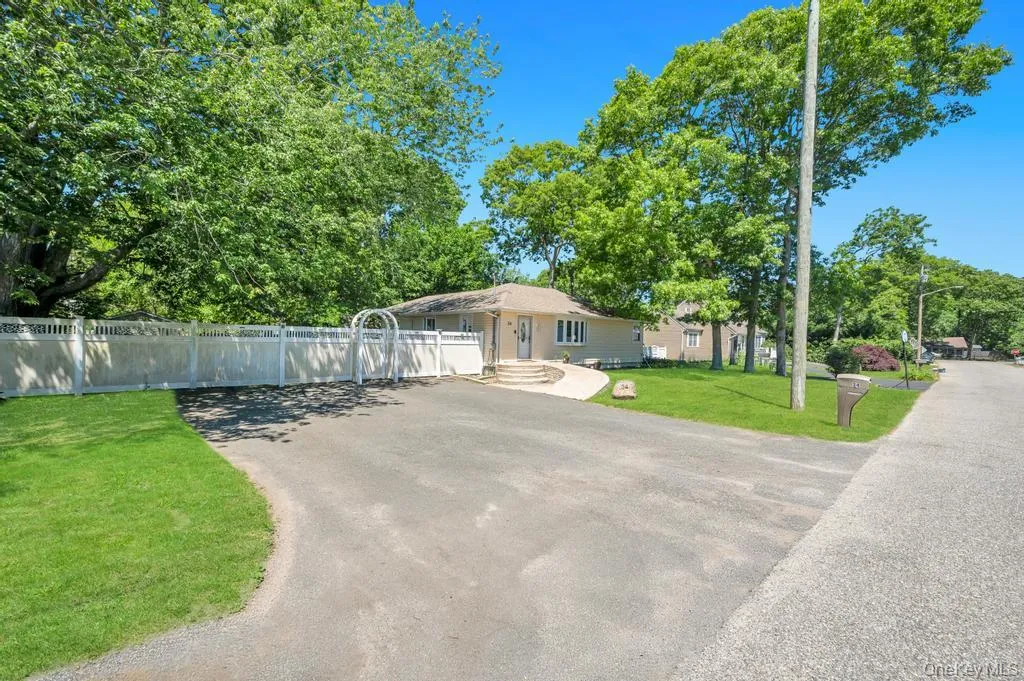 34 Windus Drive, Brookhaven, NY, 4 Bedrooms Bedrooms, 6 Rooms Rooms,1 BathroomBathrooms,Residential,For Rent,Windus,0,1008558 34 Windus Drive, Brookhaven, NY, 4 Bedrooms Bedrooms, 6 Rooms Rooms,1 BathroomBathrooms,Residential,For Rent,Windus,0,1008558