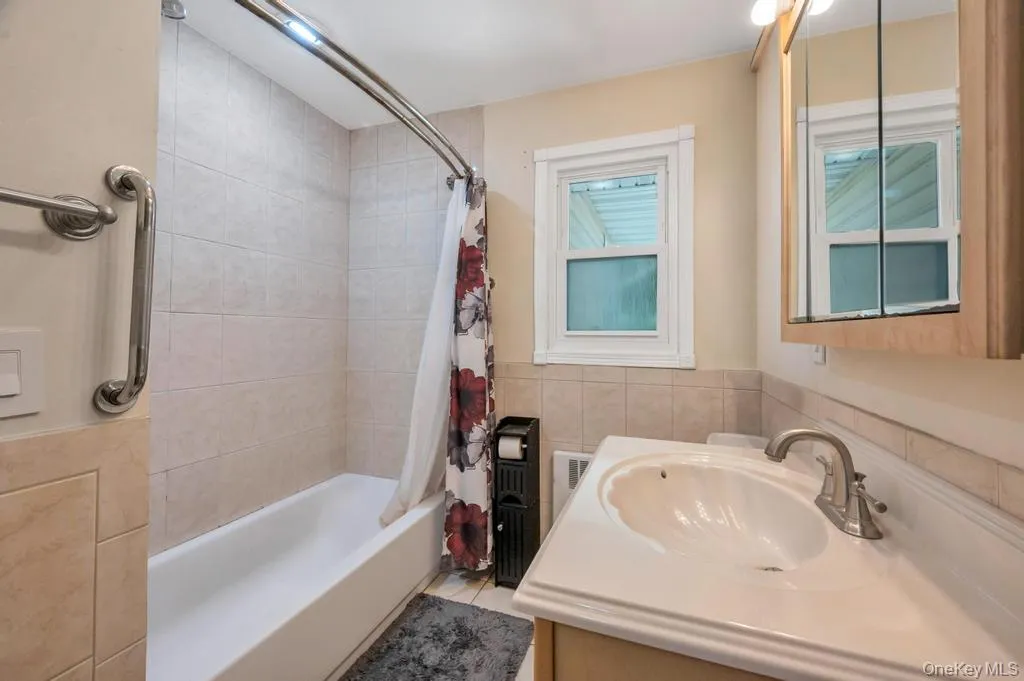34 Windus Drive, Brookhaven, NY, 4 Bedrooms Bedrooms, 6 Rooms Rooms,1 BathroomBathrooms,Residential,For Rent,Windus,0,1008558 34 Windus Drive, Brookhaven, NY, 4 Bedrooms Bedrooms, 6 Rooms Rooms,1 BathroomBathrooms,Residential,For Rent,Windus,0,1008558