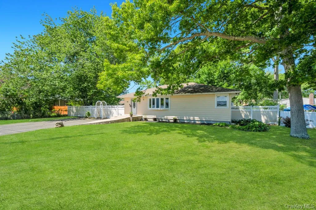 34 Windus Drive, Brookhaven, NY, 4 Bedrooms Bedrooms, 6 Rooms Rooms,1 BathroomBathrooms,Residential,For Rent,Windus,0,1008558 34 Windus Drive, Brookhaven, NY, 4 Bedrooms Bedrooms, 6 Rooms Rooms,1 BathroomBathrooms,Residential,For Rent,Windus,0,1008558