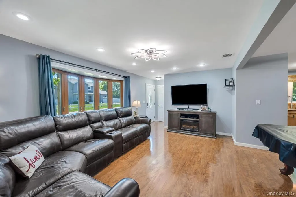 34 Windus Drive, Brookhaven, NY, 4 Bedrooms Bedrooms, 6 Rooms Rooms,1 BathroomBathrooms,Residential,For Rent,Windus,0,1008558 34 Windus Drive, Brookhaven, NY, 4 Bedrooms Bedrooms, 6 Rooms Rooms,1 BathroomBathrooms,Residential,For Rent,Windus,0,1008558