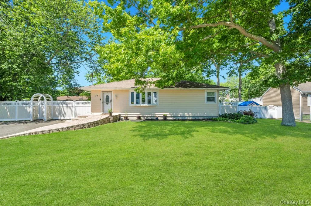 34 Windus Drive, Brookhaven, NY, 4 Bedrooms Bedrooms, 6 Rooms Rooms,1 BathroomBathrooms,Residential,For Rent,Windus,0,1008558 34 Windus Drive, Brookhaven, NY, 4 Bedrooms Bedrooms, 6 Rooms Rooms,1 BathroomBathrooms,Residential,For Rent,Windus,0,1008558