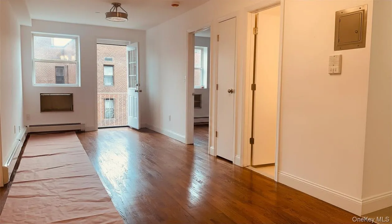 14102 Pershing Crescent, New York, NY, 1 Bedroom Bedrooms, 3 Rooms Rooms,1 BathroomBathrooms,Residential Lease,For Rent,Pershing,0,1008559 14102 Pershing Crescent, New York, NY, 1 Bedroom Bedrooms, 3 Rooms Rooms,1 BathroomBathrooms,Residential Lease,For Rent,Pershing,0,1008559