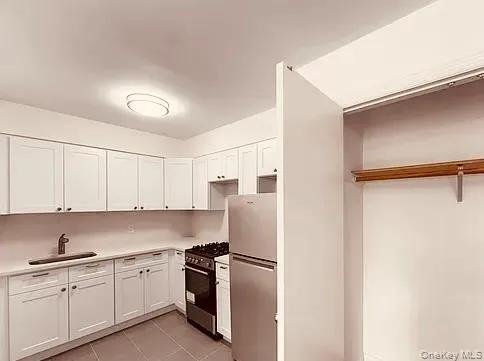 14102 Pershing Crescent, New York, NY, 1 Bedroom Bedrooms, 3 Rooms Rooms,1 BathroomBathrooms,Residential Lease,For Rent,Pershing,0,1008559 14102 Pershing Crescent, New York, NY, 1 Bedroom Bedrooms, 3 Rooms Rooms,1 BathroomBathrooms,Residential Lease,For Rent,Pershing,0,1008559
