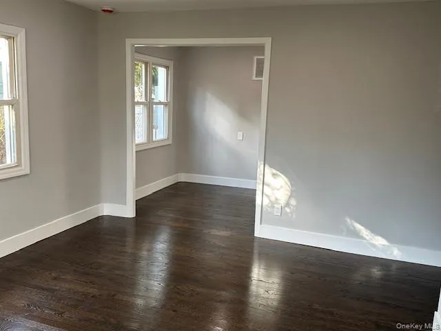 11 Nesaquake Avenue, North Hempstead, NY, 2 Bedrooms Bedrooms, 4 Rooms Rooms,1 BathroomBathrooms,Residential Lease,For Rent,Nesaquake,0,1008563 11 Nesaquake Avenue, North Hempstead, NY, 2 Bedrooms Bedrooms, 4 Rooms Rooms,1 BathroomBathrooms,Residential Lease,For Rent,Nesaquake,0,1008563