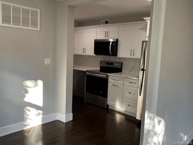 11 Nesaquake Avenue, North Hempstead, NY, 2 Bedrooms Bedrooms, 4 Rooms Rooms,1 BathroomBathrooms,Residential Lease,For Rent,Nesaquake,0,1008563 11 Nesaquake Avenue, North Hempstead, NY, 2 Bedrooms Bedrooms, 4 Rooms Rooms,1 BathroomBathrooms,Residential Lease,For Rent,Nesaquake,0,1008563