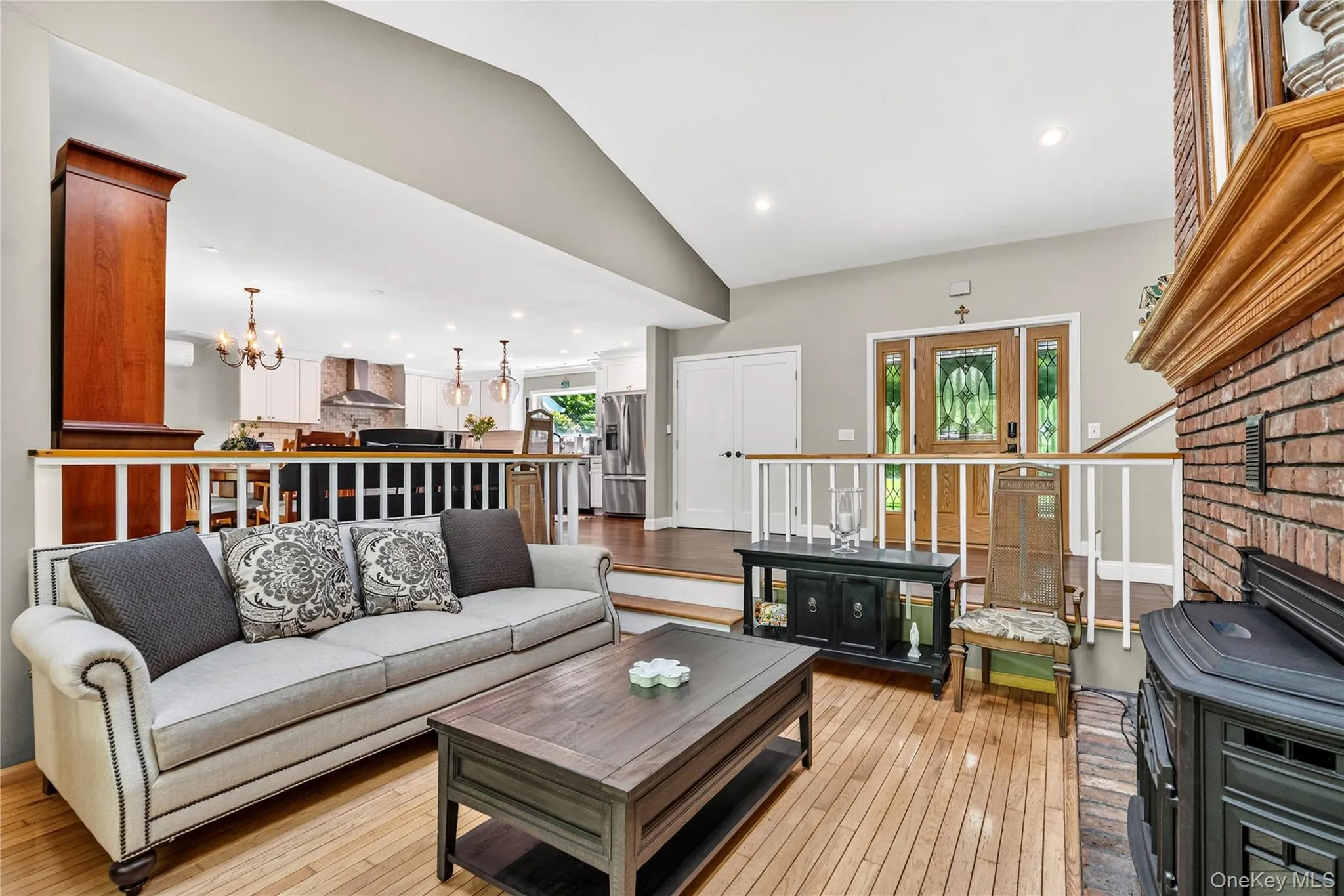 Maim level living room with fireplace Maim level living room with fireplace
