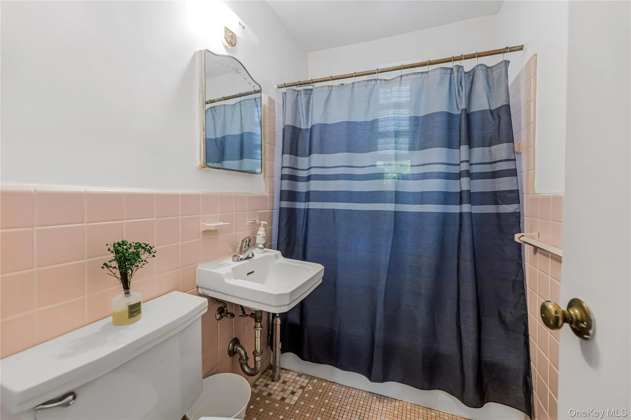 1234 Midland Avenue, Yonkers, NY, 2 Bedrooms Bedrooms, 4 Rooms Rooms,1 BathroomBathrooms,Residential,For Rent,Midland,0,1008583 1234 Midland Avenue, Yonkers, NY, 2 Bedrooms Bedrooms, 4 Rooms Rooms,1 BathroomBathrooms,Residential,For Rent,Midland,0,1008583