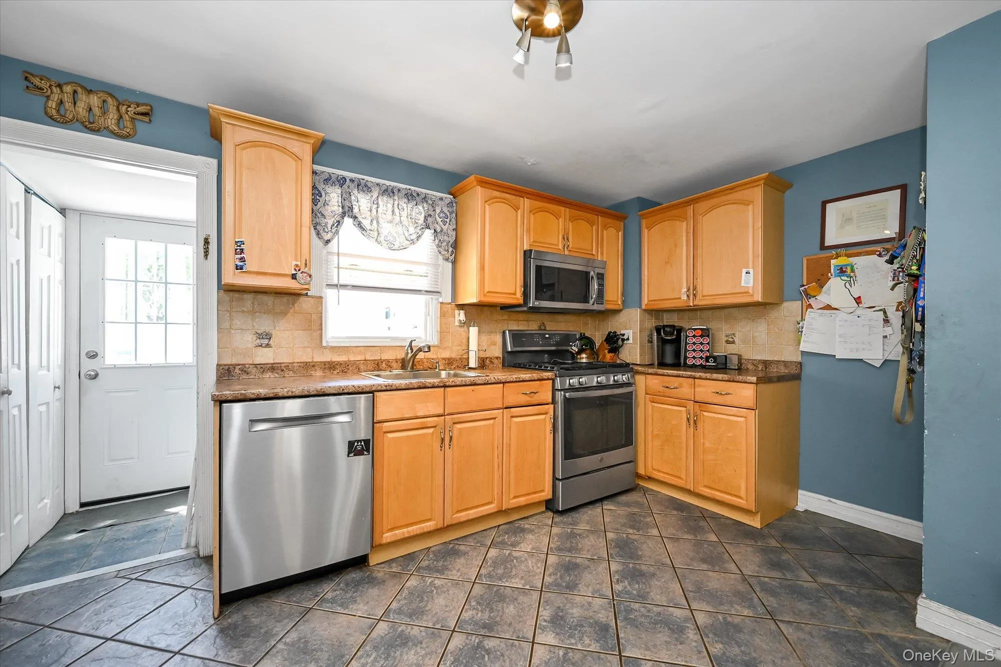 5286 73rd Street, New York, NY, 3 Bedrooms Bedrooms, 7 Rooms Rooms,2 BathroomsBathrooms,Residential,For Rent,73rd,0,1008588 5286 73rd Street, New York, NY, 3 Bedrooms Bedrooms, 7 Rooms Rooms,2 BathroomsBathrooms,Residential,For Rent,73rd,0,1008588