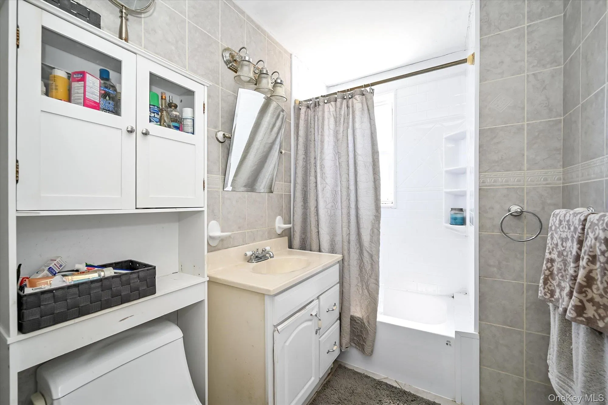 5286 73rd Street, New York, NY, 3 Bedrooms Bedrooms, 7 Rooms Rooms,2 BathroomsBathrooms,Residential,For Rent,73rd,0,1008588 5286 73rd Street, New York, NY, 3 Bedrooms Bedrooms, 7 Rooms Rooms,2 BathroomsBathrooms,Residential,For Rent,73rd,0,1008588