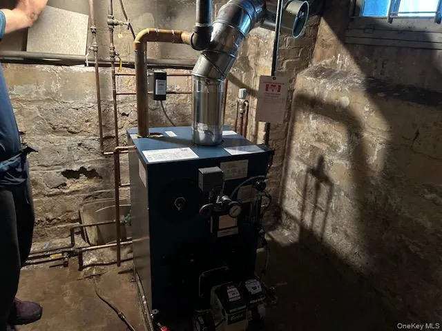 Utilities with a heating unit Utilities with a heating unit