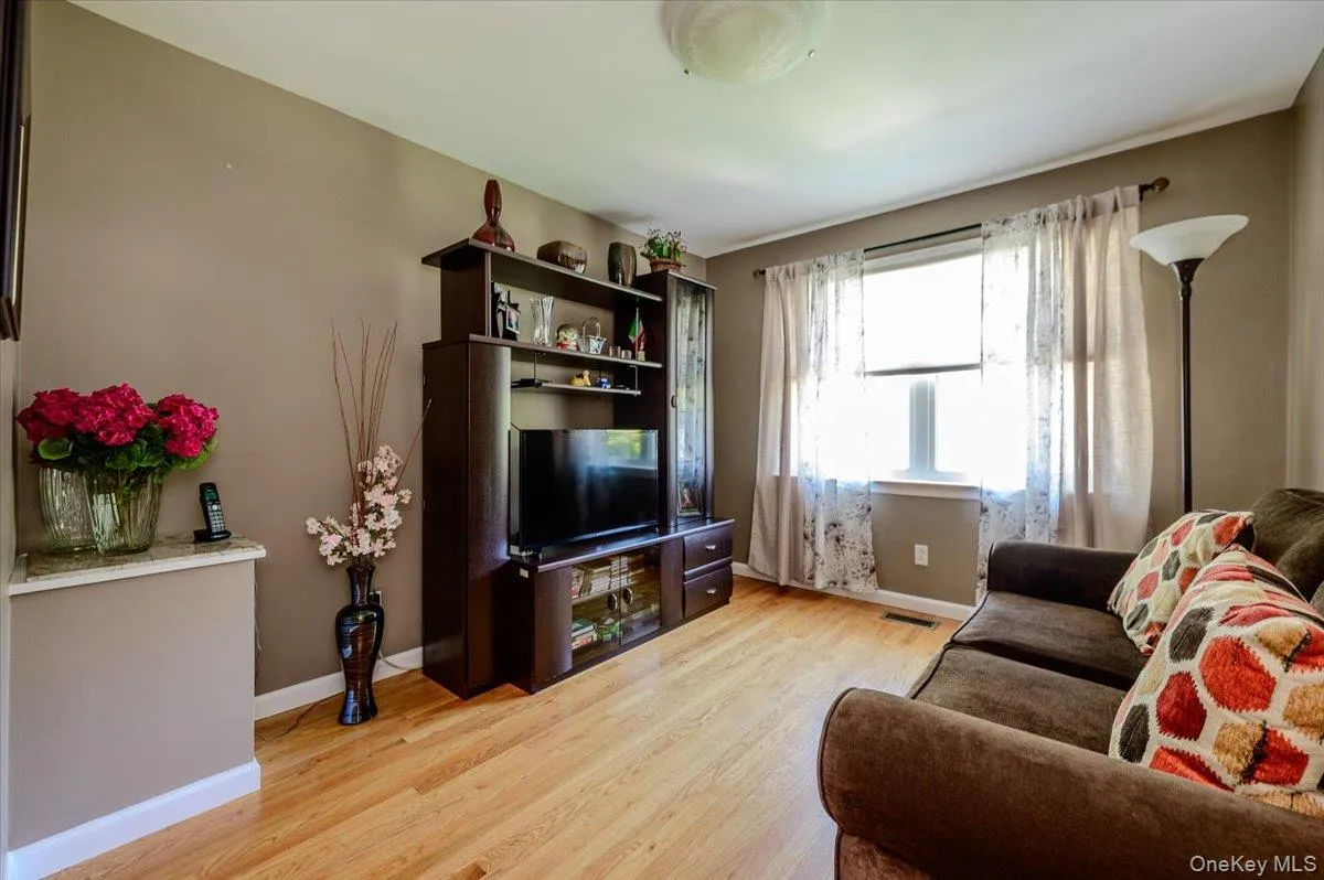 185 Jefferson Avenue, Mount Pleasant, NY, 4 Bedrooms Bedrooms, 10 Rooms Rooms,3 BathroomsBathrooms,Residential,For Rent,Jefferson,0,1008632 185 Jefferson Avenue, Mount Pleasant, NY, 4 Bedrooms Bedrooms, 10 Rooms Rooms,3 BathroomsBathrooms,Residential,For Rent,Jefferson,0,1008632