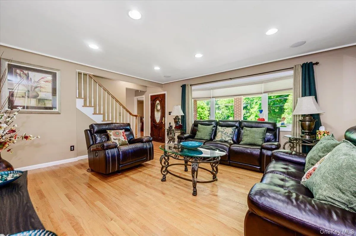 185 Jefferson Avenue, Mount Pleasant, NY, 4 Bedrooms Bedrooms, 10 Rooms Rooms,3 BathroomsBathrooms,Residential,For Rent,Jefferson,0,1008632 185 Jefferson Avenue, Mount Pleasant, NY, 4 Bedrooms Bedrooms, 10 Rooms Rooms,3 BathroomsBathrooms,Residential,For Rent,Jefferson,0,1008632