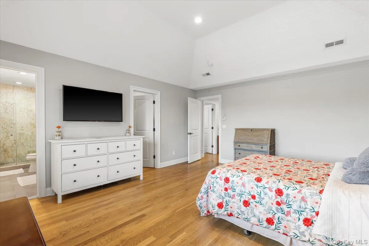 77 Lakeview Avenue, Harrison, NY, 4 Bedrooms Bedrooms, 10 Rooms Rooms,3 BathroomsBathrooms,Residential Lease,For Rent,Lakeview,0,KEY1008638 77 Lakeview Avenue, Harrison, NY, 4 Bedrooms Bedrooms, 10 Rooms Rooms,3 BathroomsBathrooms,Residential Lease,For Rent,Lakeview,0,KEY1008638