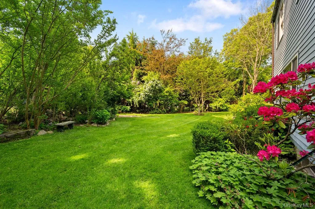 Alternate view of yard. Alternate view of yard.