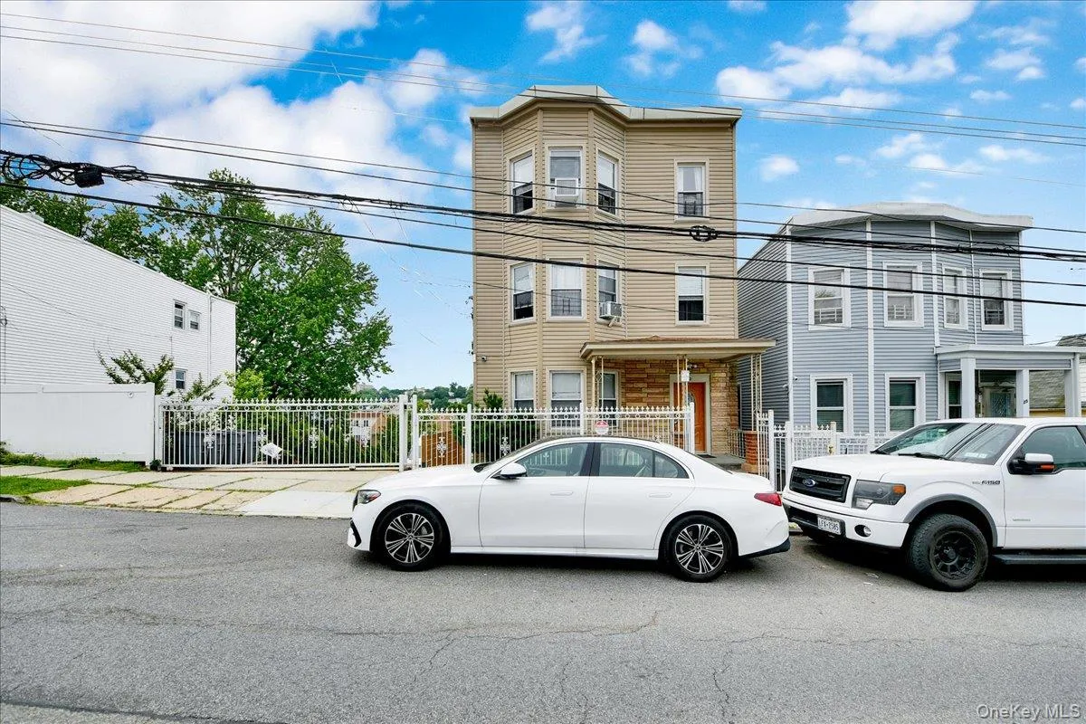 23 Colin Street, Yonkers, NY, 2 Bedrooms Bedrooms, 4 Rooms Rooms,1 BathroomBathrooms,Residential Lease,For Rent,Colin,0,1008674 23 Colin Street, Yonkers, NY, 2 Bedrooms Bedrooms, 4 Rooms Rooms,1 BathroomBathrooms,Residential Lease,For Rent,Colin,0,1008674