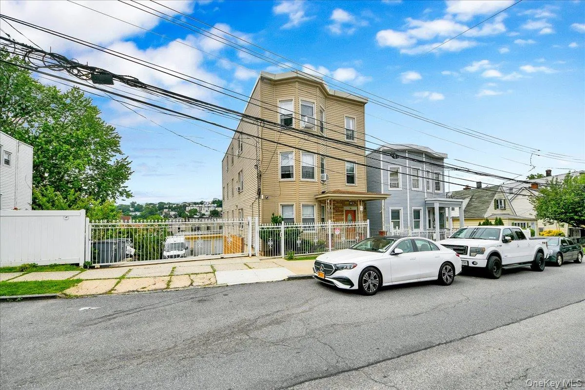 23 Colin Street, Yonkers, NY, 2 Bedrooms Bedrooms, 4 Rooms Rooms,1 BathroomBathrooms,Residential Lease,For Rent,Colin,0,1008674 23 Colin Street, Yonkers, NY, 2 Bedrooms Bedrooms, 4 Rooms Rooms,1 BathroomBathrooms,Residential Lease,For Rent,Colin,0,1008674