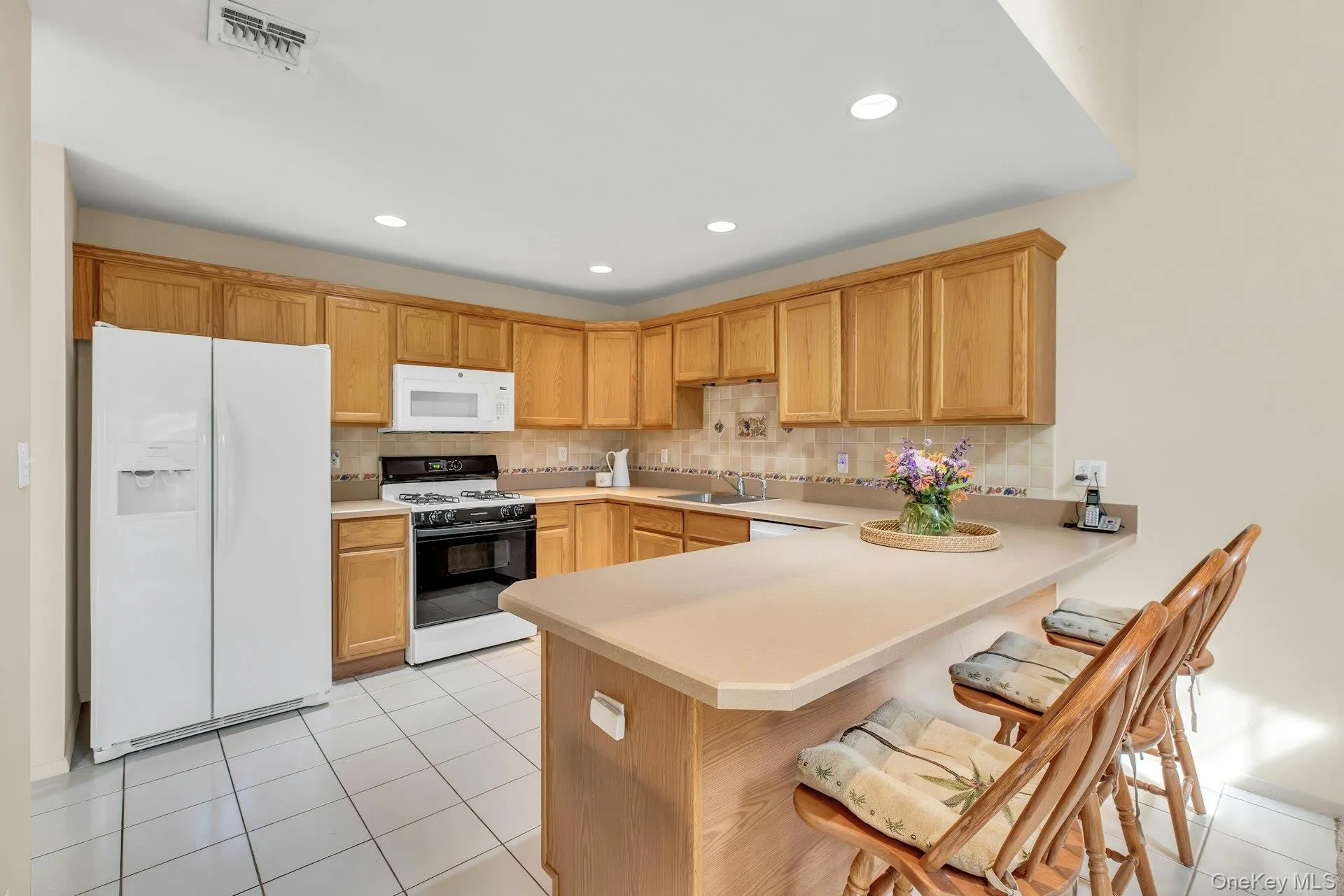 1 Summerfield Lane, Riverhead, NY, 2 Bedrooms Bedrooms, 6 Rooms Rooms,2 BathroomsBathrooms,Residential,For Rent,Summerfield,0,1008681 1 Summerfield Lane, Riverhead, NY, 2 Bedrooms Bedrooms, 6 Rooms Rooms,2 BathroomsBathrooms,Residential,For Rent,Summerfield,0,1008681