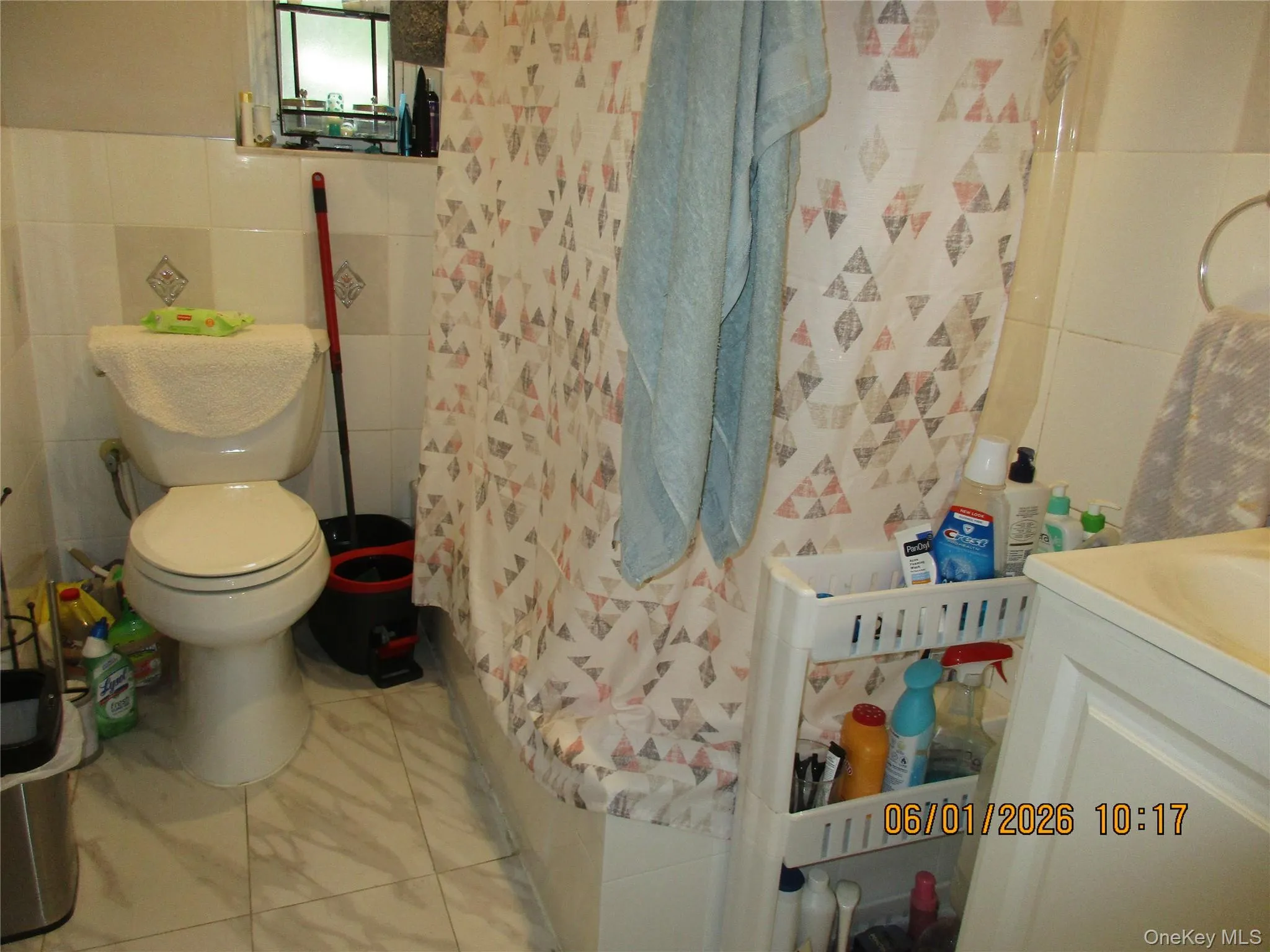 bathroom bathroom