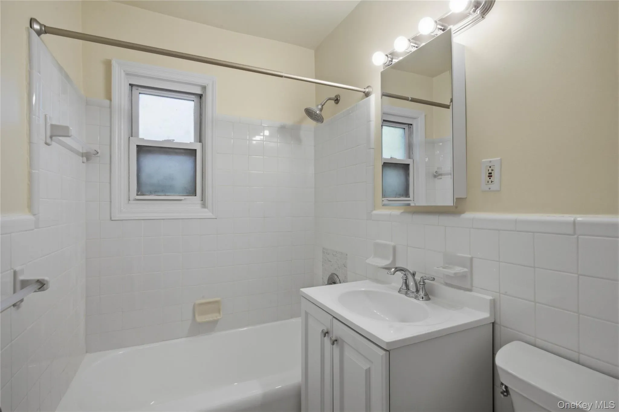 140 Broadway, Greenburgh, NY, 2 Bedrooms Bedrooms, 5 Rooms Rooms,1 BathroomBathrooms,Residential,For Rent,Broadway,0,KEY1008701 140 Broadway, Greenburgh, NY, 2 Bedrooms Bedrooms, 5 Rooms Rooms,1 BathroomBathrooms,Residential,For Rent,Broadway,0,KEY1008701