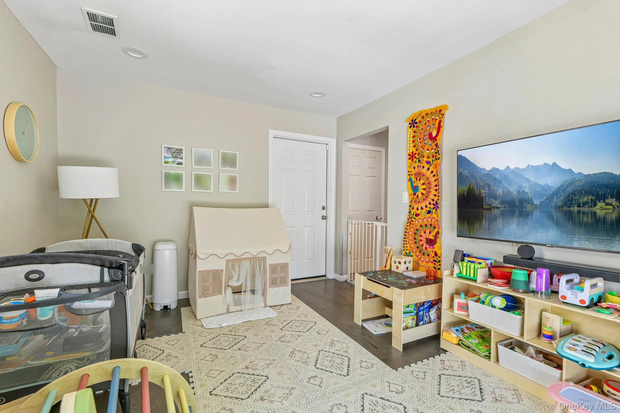 3 Walnut Place, Huntington, NY, 4 Bedrooms Bedrooms, 8 Rooms Rooms,2 BathroomsBathrooms,Residential,For Rent,Walnut,0,1008711 3 Walnut Place, Huntington, NY, 4 Bedrooms Bedrooms, 8 Rooms Rooms,2 BathroomsBathrooms,Residential,For Rent,Walnut,0,1008711