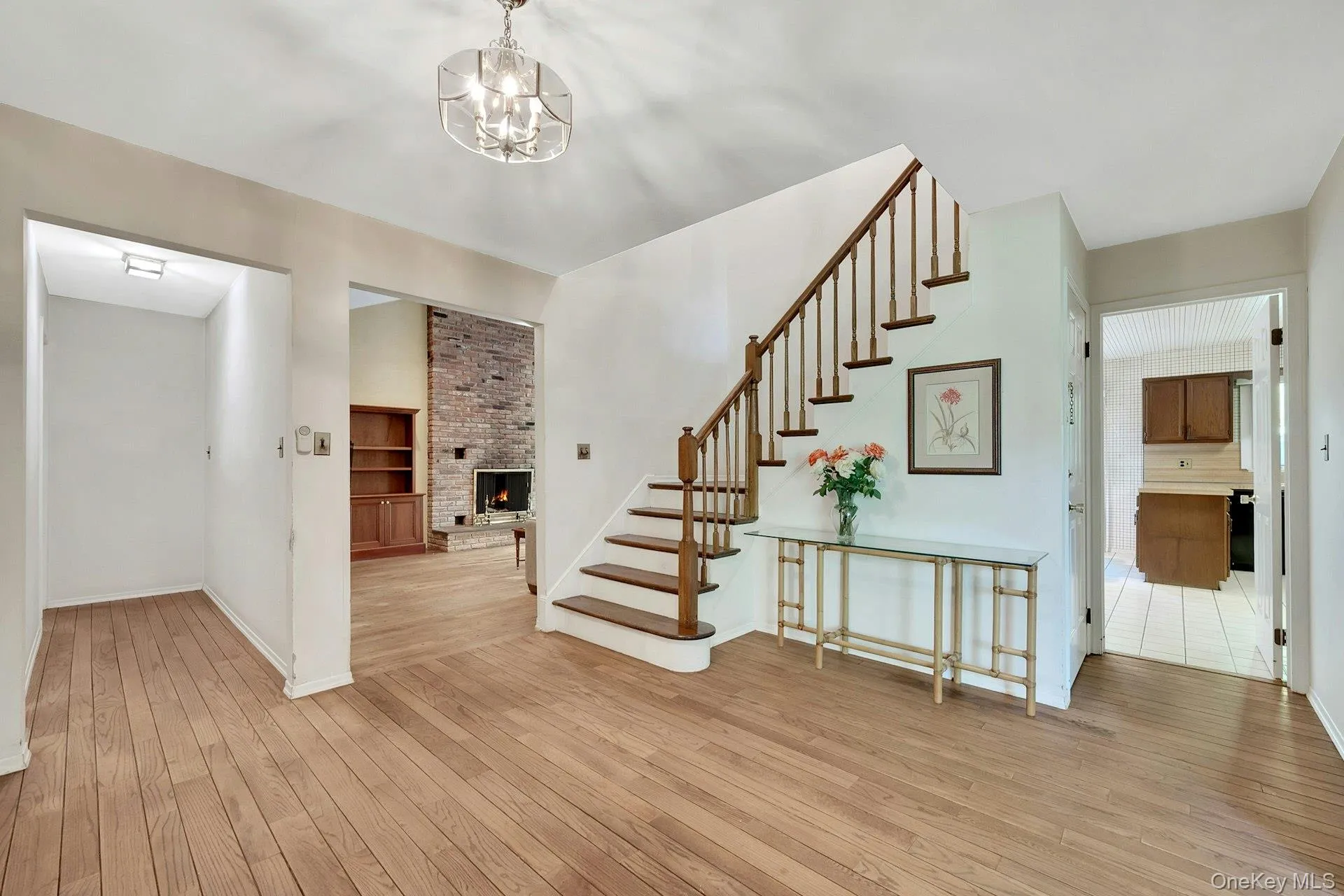 Inviting entryway. Inviting entryway.