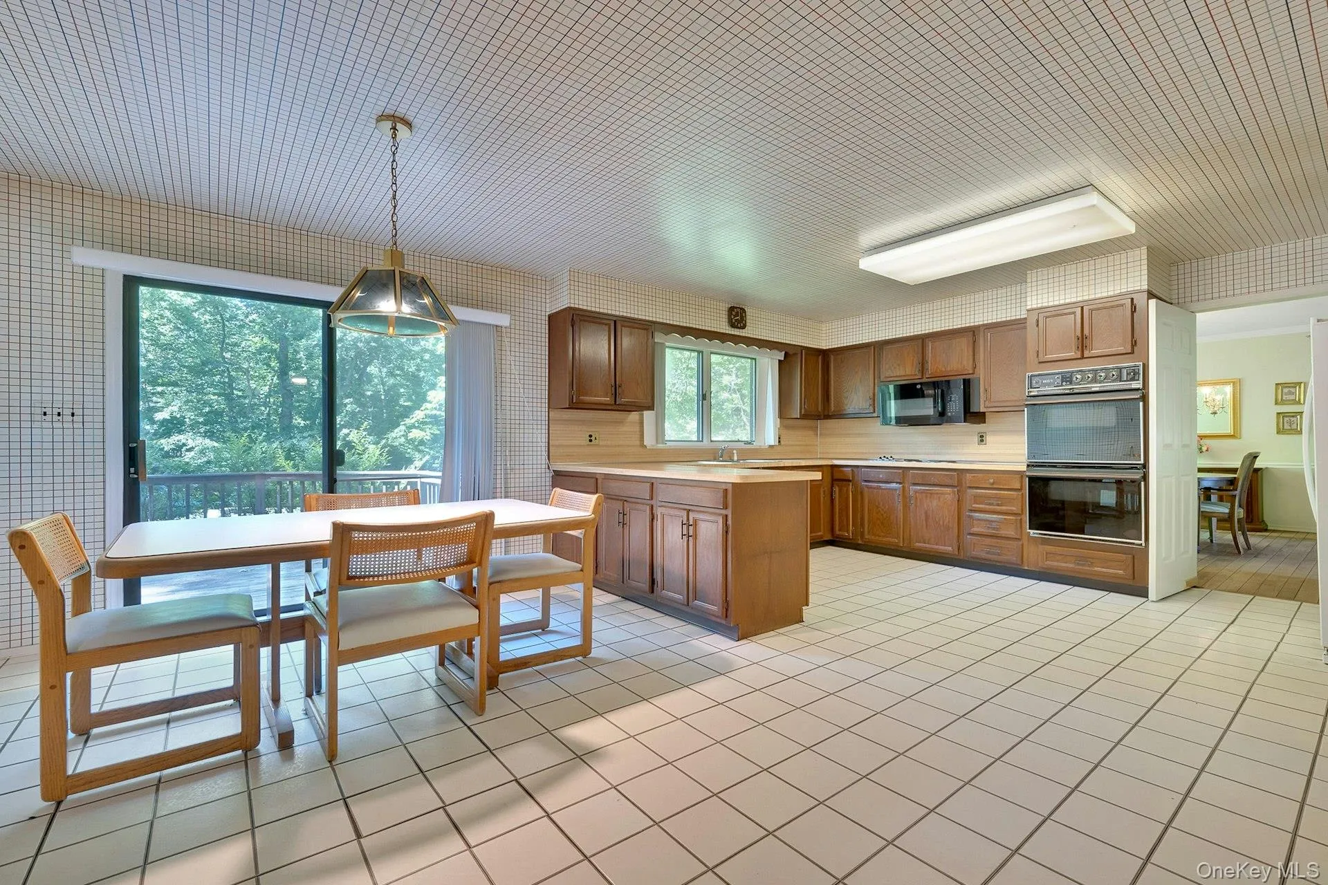 Sizable Kitchen with lovely eating area with access to deck and yard. Sizable Kitchen with lovely eating area with access to deck and yard.